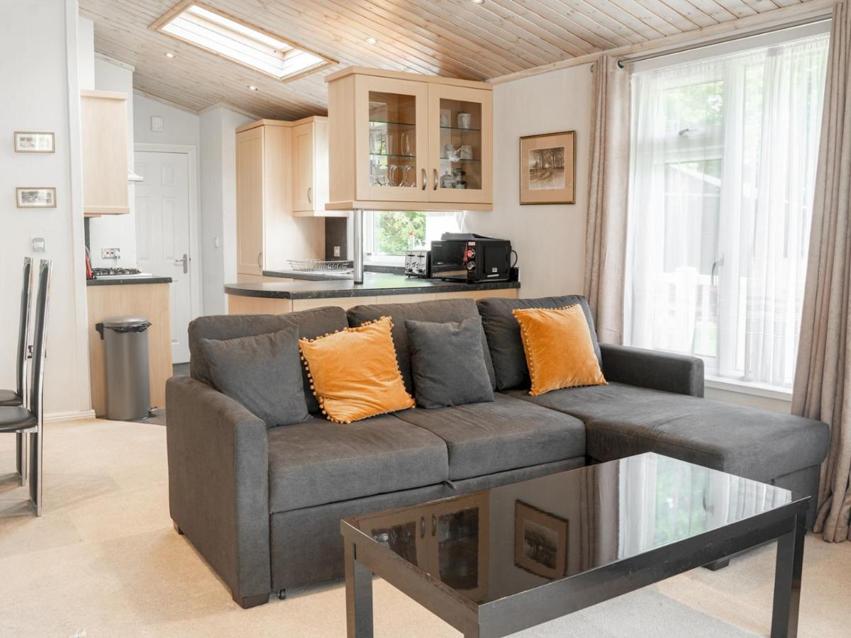 Pass The Keys The Lodge At Point House Farm - Sleeps Up To 6 체스터 외부 사진