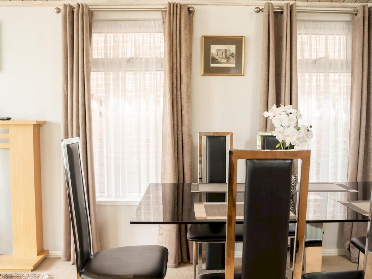 Pass The Keys The Lodge At Point House Farm - Sleeps Up To 6 체스터 외부 사진