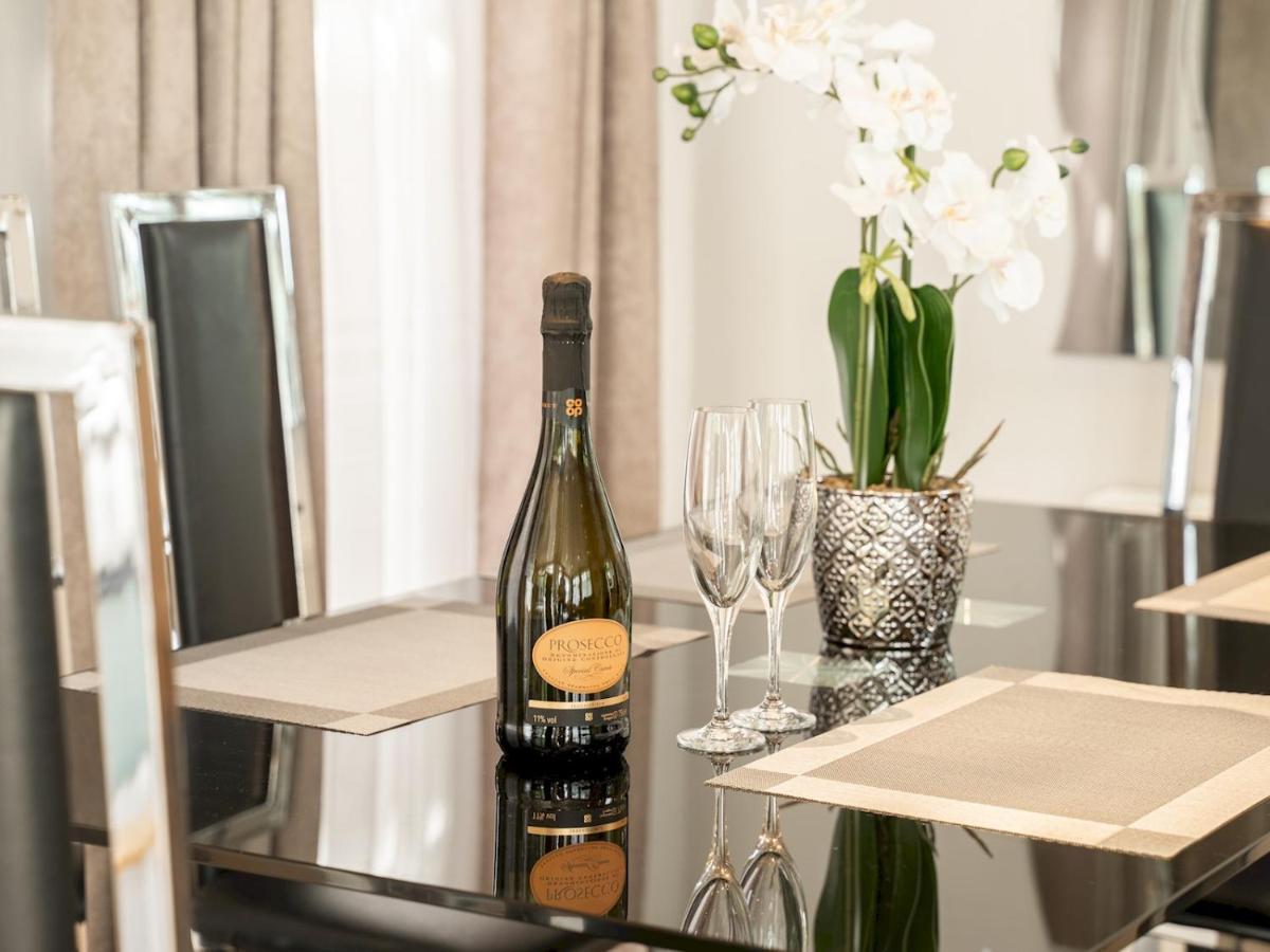 Pass The Keys The Lodge At Point House Farm - Sleeps Up To 6 체스터 외부 사진