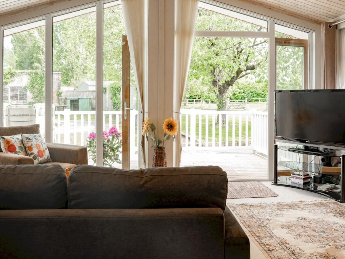 Pass The Keys The Lodge At Point House Farm - Sleeps Up To 6 체스터 외부 사진