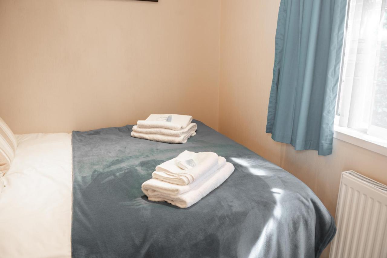Pass The Keys The Lodge At Point House Farm - Sleeps Up To 6 체스터 외부 사진