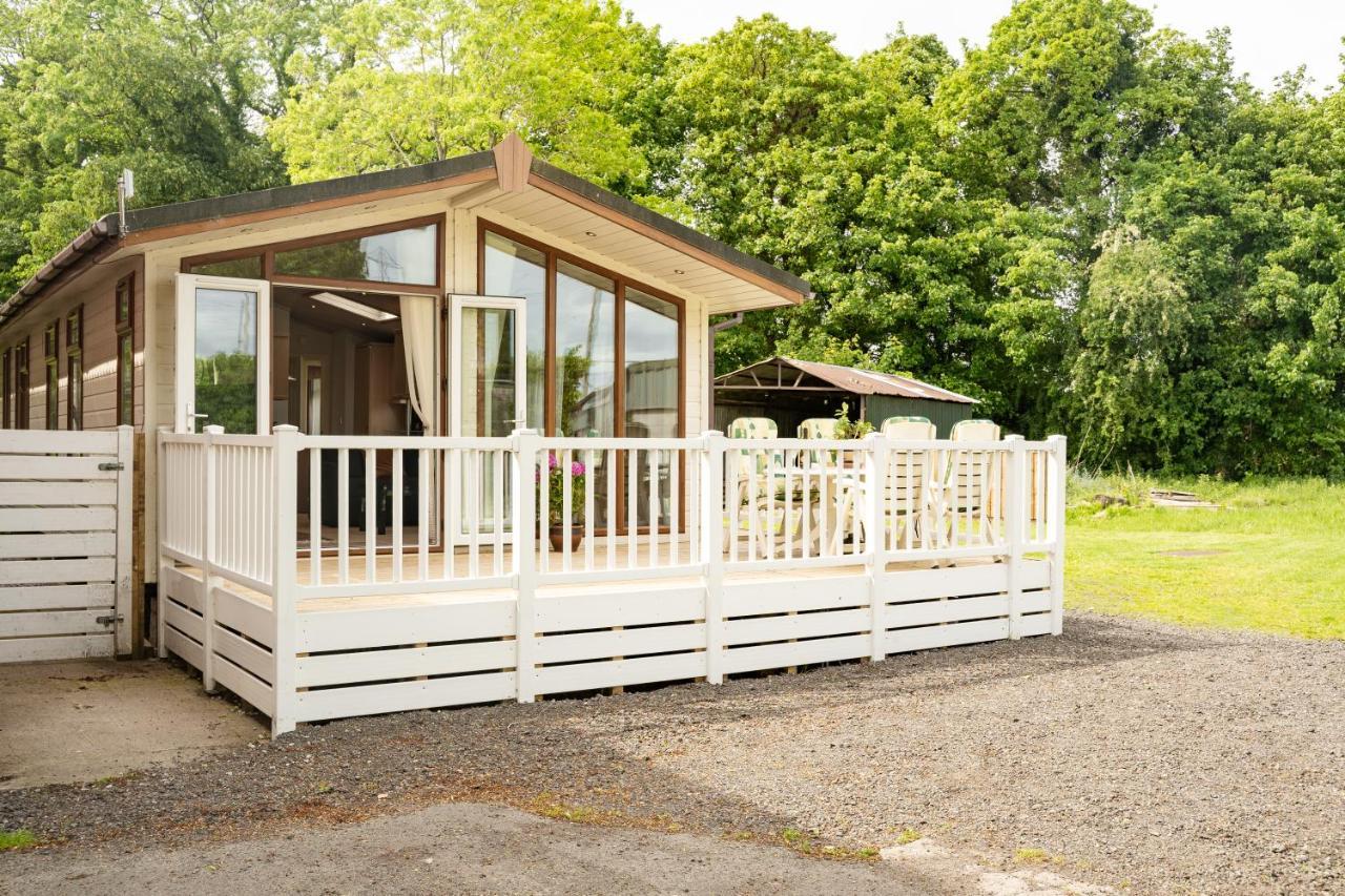 Pass The Keys The Lodge At Point House Farm - Sleeps Up To 6 체스터 외부 사진